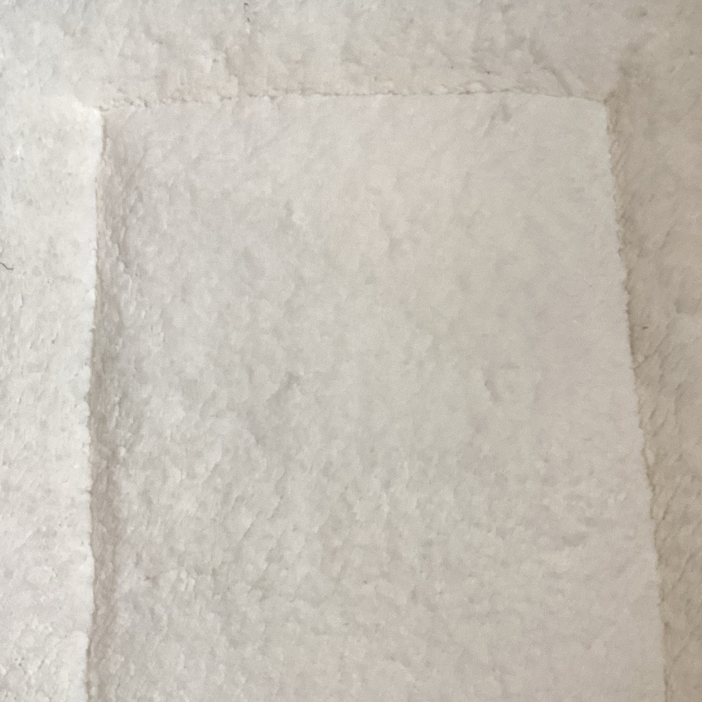 Plush White Pet Bed blanket🛏️ - Picture 2 of 5